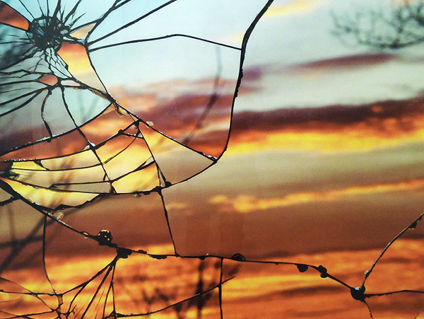 Broken Mirror Sunset by Bing Wright -- http://www.photographytuts.com/impressive-sunset-photos-captured-broken-mirrors/
